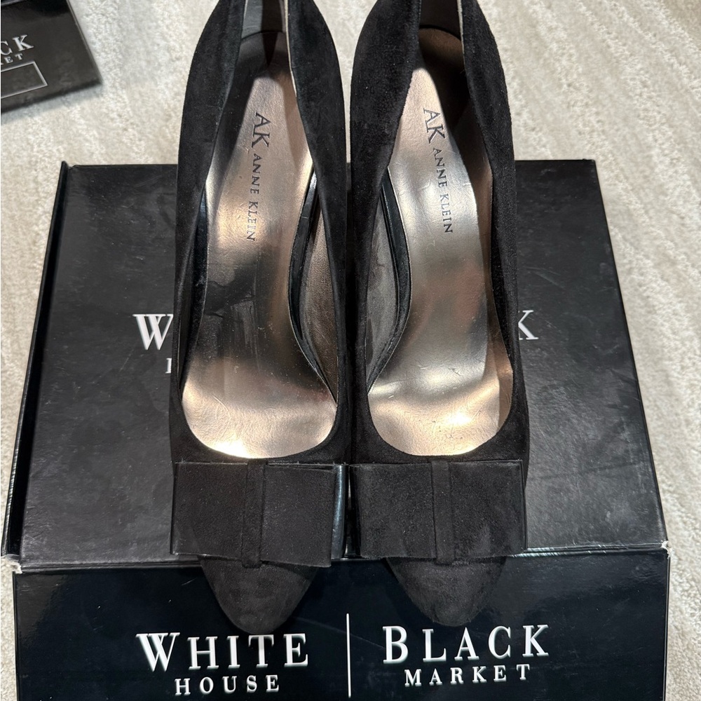 Anne Klein Black Heels with Bow Accent